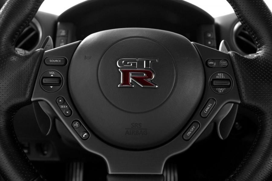  Nissan GT-R Premium 2013 года  (фото 30 из 36)